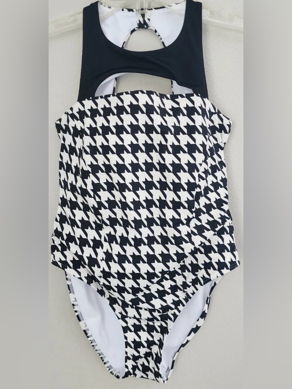 Venus Swimsuit One Piece Size 10 Houndstooth Black White
NEW WITHOUT TAGS